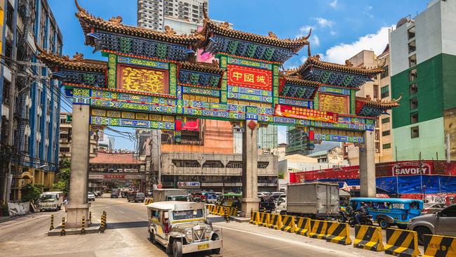 The Binondo Arch marks the entrance to the historic Chinatown.