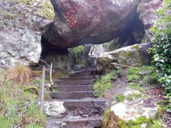 The actual ‘Hanging Rock’ among the formations on Mount Diogenes northwest of Melbourne.