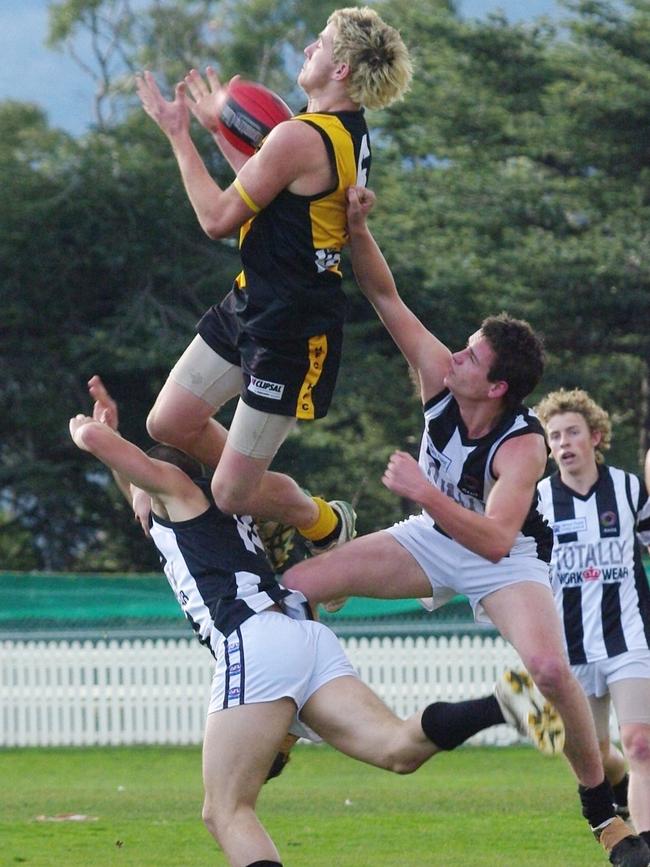 Jeremy Howe takes a screamer for Hobart. Picture: Paul Hudson