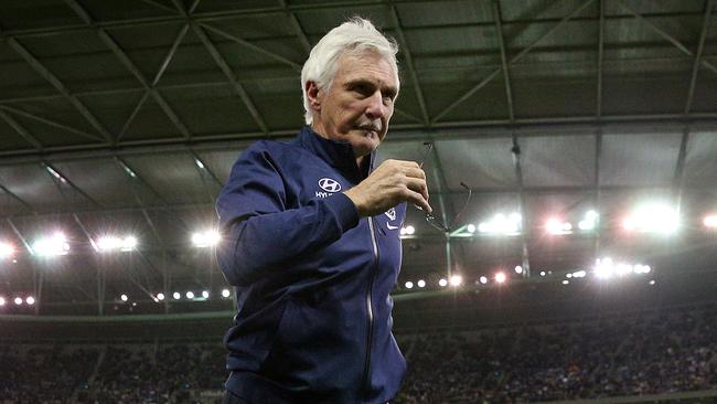 Mick Malthouse leaves the huddle. Picture: Colleen Petch