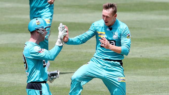 ADELAIDE, AUSTRALIA - JANUARY 26: Marnus Laubuschagne of the Heat celebrates the wicket of Jhye Richardson of the Scorchers with Jimmy Peirson during the Big Bash League match between the Brisbane Heat and Perth Scorchers at Adelaide Oval on January 26, 2021 in Adelaide, Australia. (Photo by Sarah Reed/Getty Images)