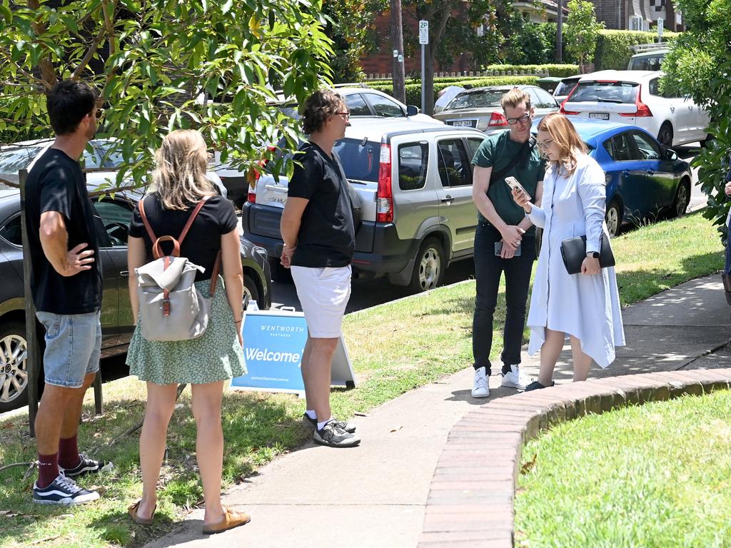 Hopeful Sydney-siders checked out the Sydney rental market in the eastern suburbs recently. Picture: NCA NewsWire / Jeremy Piper