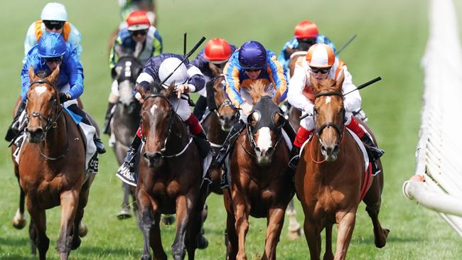 The frantic finish. (AAP Image/Michael Dodge)