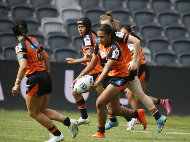 Agnews Faaui sets up a Tigers raid. Picture: Warren Gannon Photography