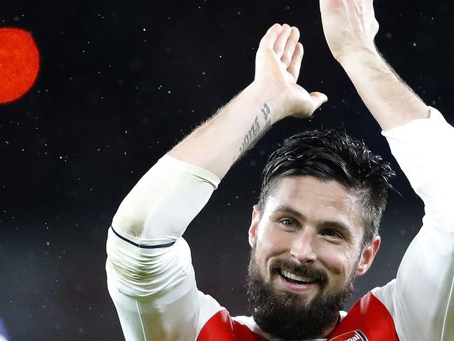 Arsenal's Olivier Giroud applauds supporters after his team won the English Premier League soccer match between Arsenal and Crystal Palace at the Emirates stadium in London, Sunday, Jan. 1, 2017.(AP Photo/Frank Augstein)