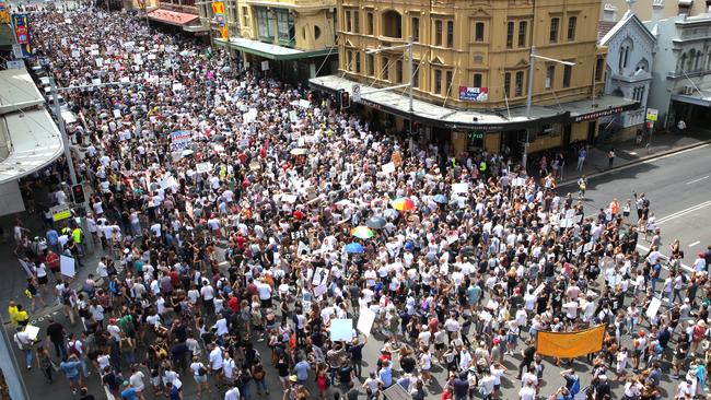 sydney-rd-pubs-and-clubs-should-close-at-2am-in-sydney-style-lockout