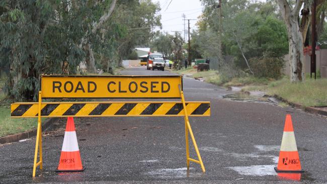 Arunga St in The Gap, Alice Springs, was shut as police and fireys responded to a structure fire on Tuesday, May 27, 2024. Picture: Gera Kazakov