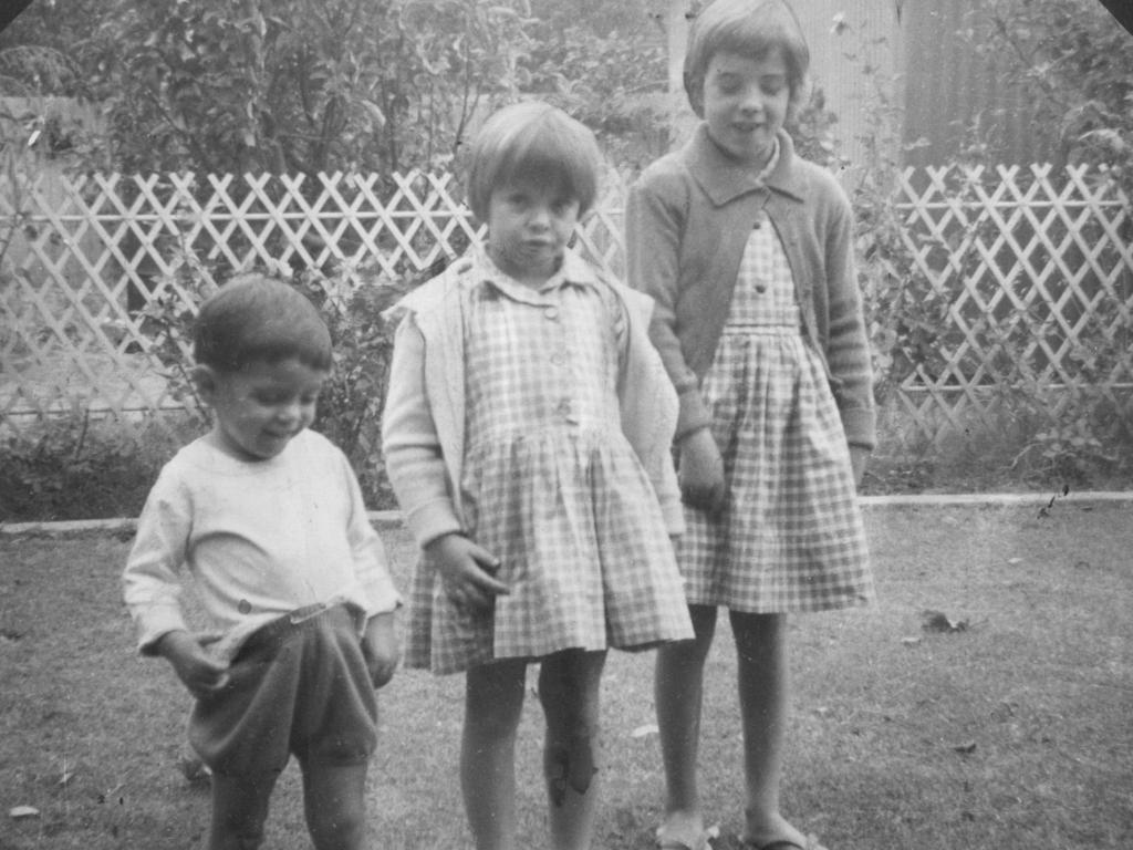 <p>Grant, Arnna and Jane in an undated family photo.</p>