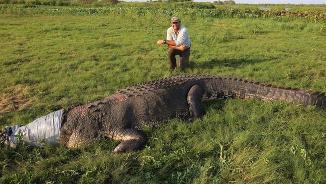 Outback Wrangler Matt Wright shows off monster croc catch on Facebook ...