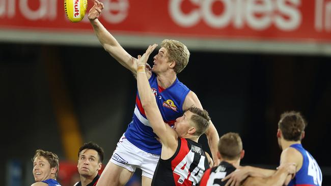 Tim English beats Shaun McKernan in a ruck contest. Picture: Michael Klein