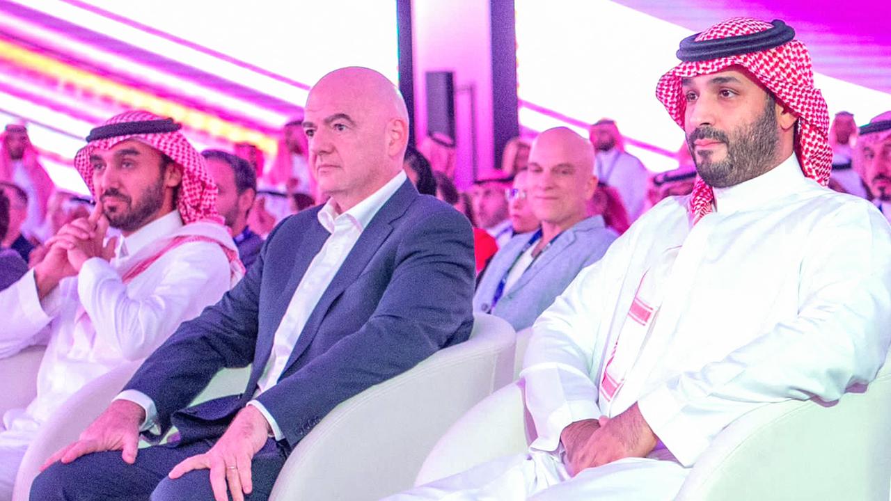 Gianni Infantinos Rolle bei der Erlangung der Rechte zur Organisation der Weltmeisterschaft 2034 durch Saudi-Arabien, Australiens gescheiterter Versuch, und die Unterstützung des FIFA-Präsidenten für das arabische Land