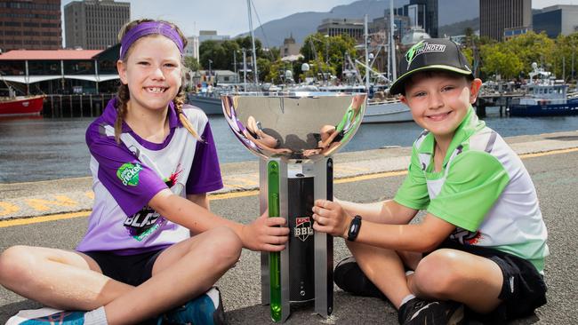 Woolworths Cricket Blast first XI in Hobart prior to the BBL Grand Final. Hobart Hurricanes fan Frankie Mountney aged 8 from Tasmania and Sydney Thunder fan Julian Cashman aged 8 from New South Wales. Picture: Linda Higginson