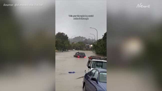 Vehicle's swept away by flooding in Auckland