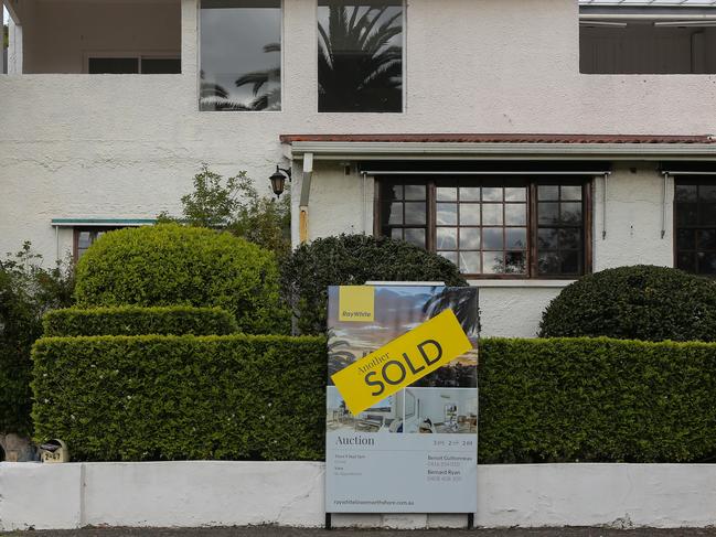 SYDNEY, AUSTRALIA - NewsWire Photos, SEPTEMBER, 28 2021: A view of a residential property with a Sold sign in Mosman on Sydney's North Shore. As many as one-in-five home buyers are potentially borrowing more than six times their income, prompting the Treasurer to consider stepping in to crackdown on home loans.  Picture: NCA NewsWire / Gaye Gerard