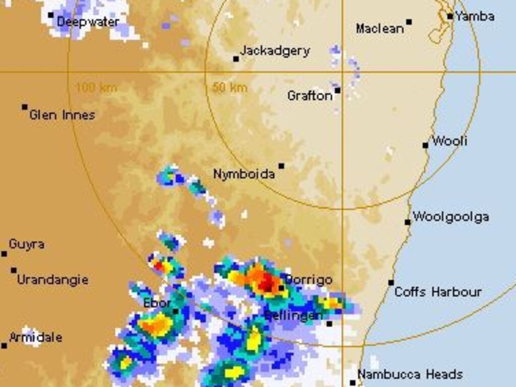 Heavy rain in Dorrigo this afternoon as storms brew elsewhere along the ranges.