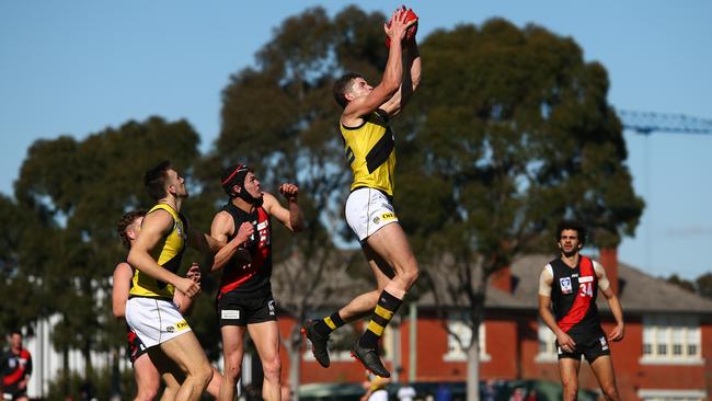 Callum Coleman-Jones marks at Windy Hill. Pic: Getty Images