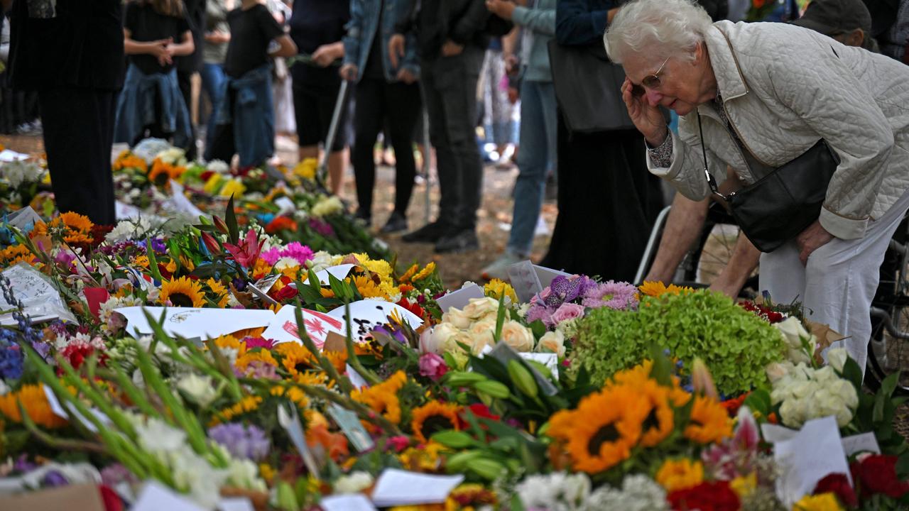 Mourners gathering to pay tribute to the Queen at Green Park in London. Picture: Carl De Souza/AFP