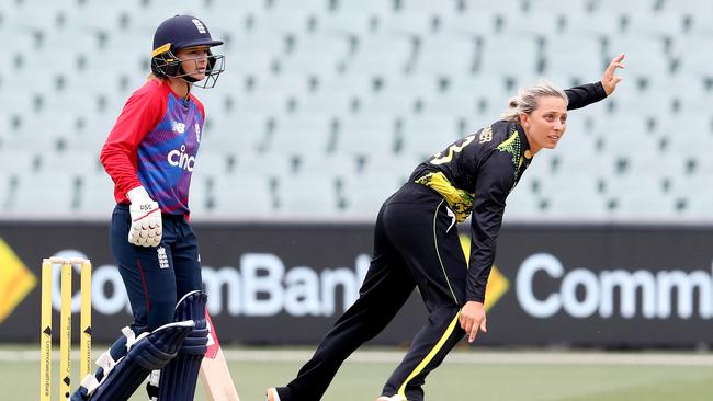 Ash Gardner has asked Test spinner Nathan Lyon for advice ahead of this week’s clash with England (Photo by Sarah Reed/Getty Images)