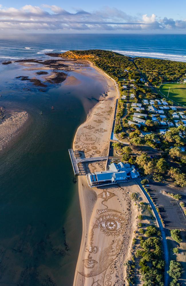 Sand Artist Breatheablueocean Uses Geelong Surf Coast Beaches For Amazing Artwork Geelong