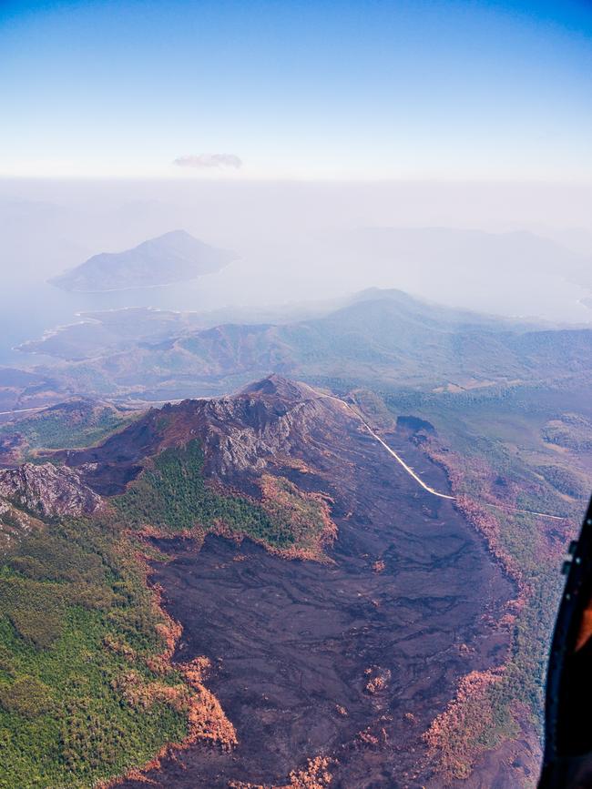 2019 Tasmanian bush fires. . Picture - LUKE TSCHARKE / PAR AVION