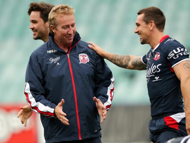 Mitchell Pearce talks to coach Trent Robinson  during Sydney Roosters training at Allianz Stadium,Moore Park.Picture Gregg Porteous