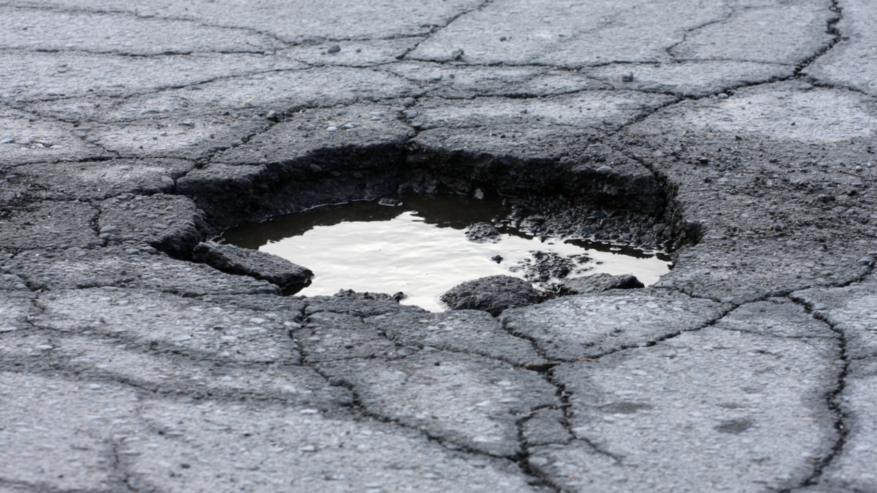Aus govt needs to start ‘coming good’ on promises to fix potholes in NSW