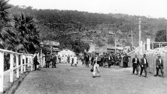 Holiday-makers arrive at Brooklyn, which remains a popular tourist destination, in the 1920s.