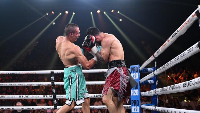 Tszyu proved far too strong for Mendoza.