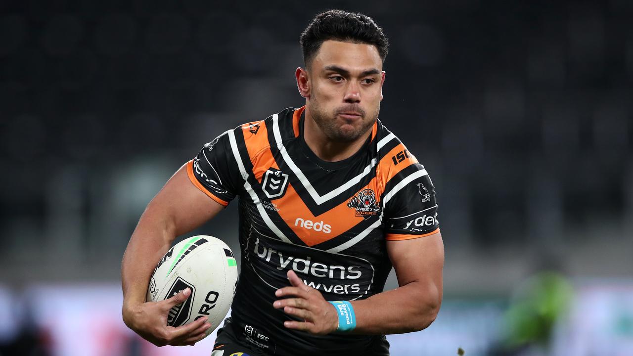 SYDNEY, AUSTRALIA - SEPTEMBER 10: David Nofoaluma of the Tigers runs the ball during the round 18 NRL match between the Wests Tigers and the South Sydney Rabbitohs at Bankwest Stadium on September 10, 2020 in Sydney, Australia. (Photo by Cameron Spencer/Getty Images)