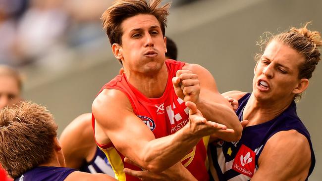 David Swallow gets a handball away while being tackled by Nat Fyfe.