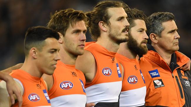 Coach of the Giants Leon Cameron with his players (AAP Image/Julian Smith) NO ARCHIVING, EDITORIAL USE ONLY