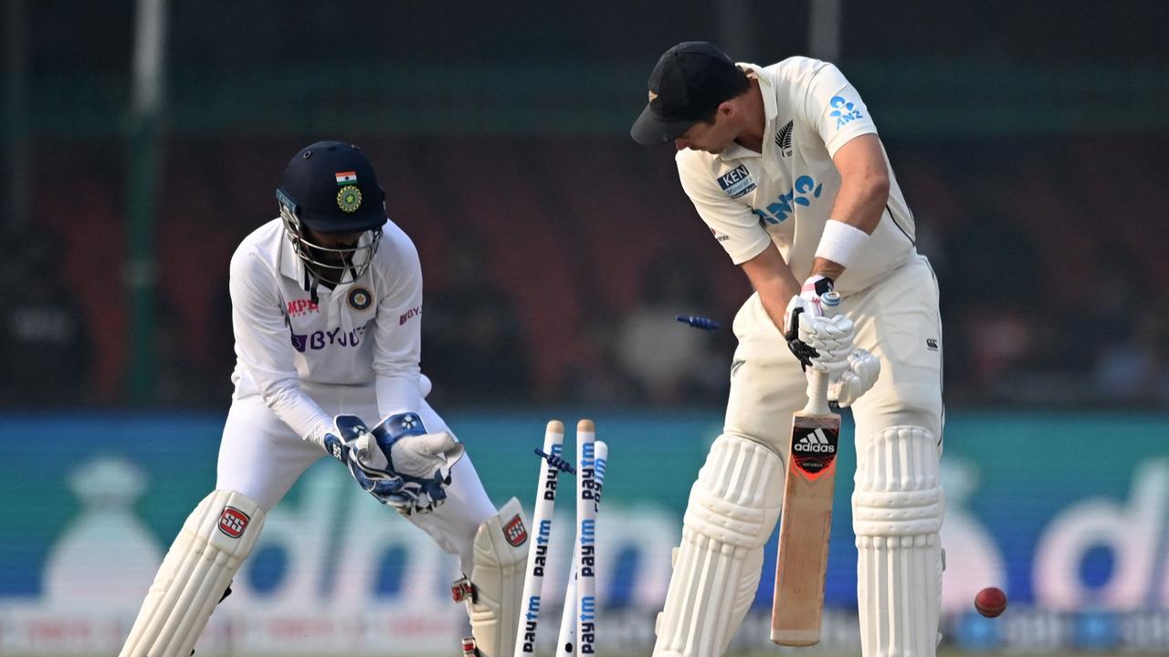 New Zealand's Tim Southee (R) is clean bowled by India's Axar Patel. Photo: AFP