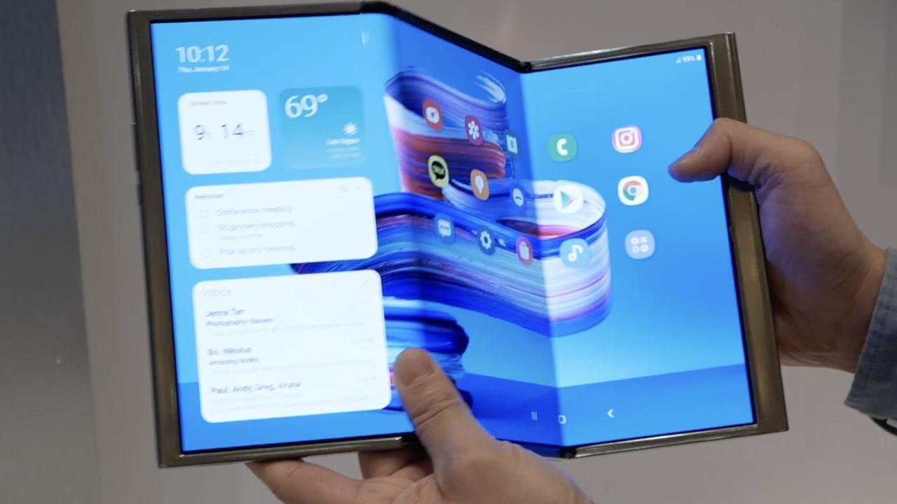 Samsung Display showed off prototypes of new folding screens at CES 2022.