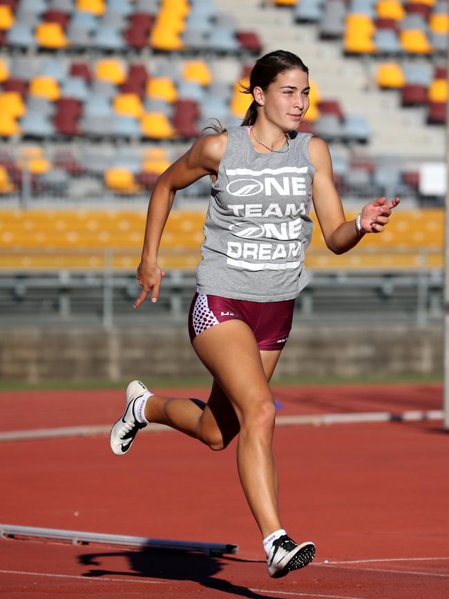 Kaitlin Shave as a schoolgirl sprinter in 2017 (AAP Image/Renae Droop)