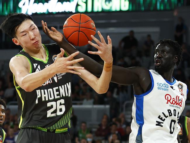 Zhou Qi and Jo Lual-Acuil Jr fought out an entertaining big man battle. Picture: Getty Images