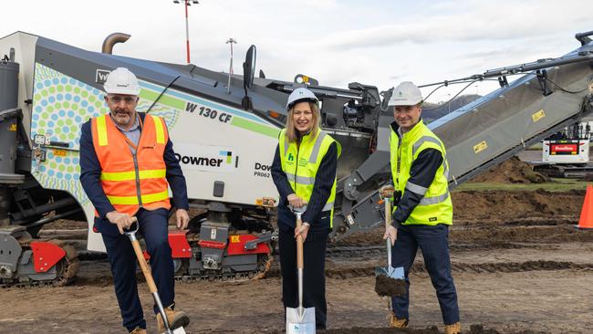 Work underway at Hobart Airport runway upgrade with Downer’s Simon Abrahams, Federal Member for Franklin Julie Collins, Hobart Airport CEO Norris Carter.