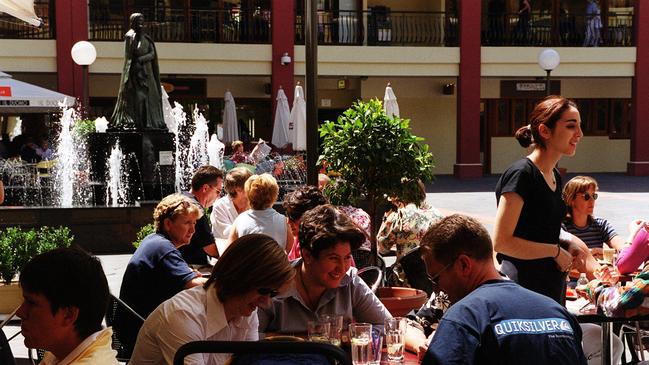 Diners at Leichhardt's Italian Forum in the year 2000. Picture: Matthew Vasilescu