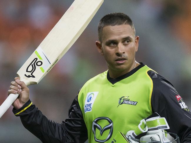 Usman Khawaja of the Thunder is out for 85 caught by Michael Klinger of the Scorchers off the bowling of Ashton Agar during the Big Bash League (BBL) cricket match between the Sydney Thunder and Perth Scorchers at Spotless Stadium in Sydney, Thurday, January 11, 2018. (AAP Image/Craig Golding) NO ARCHIVING, EDITORIAL USE ONLY