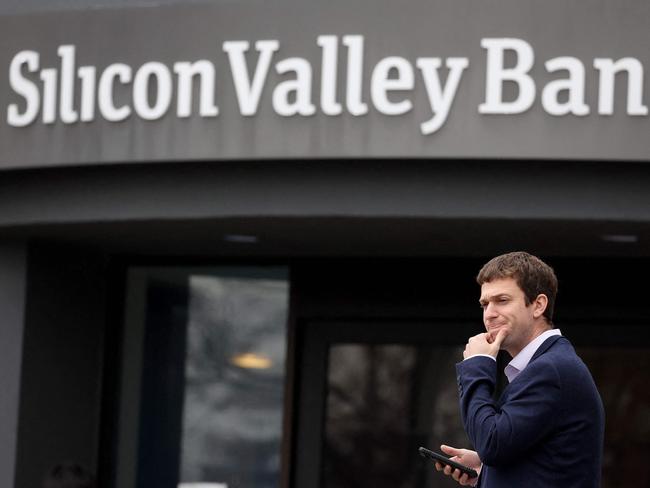 SANTA CLARA, CALIFORNIA - MARCH 10: A customer stands outside of a shuttered Silicon Valley Bank (SVB) headquarters on March 10, 2023 in Santa Clara, California. Silicon Valley Bank was shut down on Friday morning by California regulators and was put in control of the U.S. Federal Deposit Insurance Corporation. Prior to being shut down by regulators, shares of SVB were halted Friday morning after falling more than 60% in premarket trading following a 60% declined on Thursday when the bank sold off a portfolio of US Treasuries and $1.75 billion in shares to cover declining customer deposits.   Justin Sullivan/Getty Images/AFP (Photo by JUSTIN SULLIVAN / GETTY IMAGES NORTH AMERICA / Getty Images via AFP)