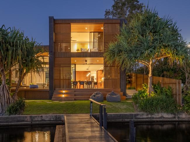 QLD REAL ESTATE: 9 Waterside Ct, Noosa Waters