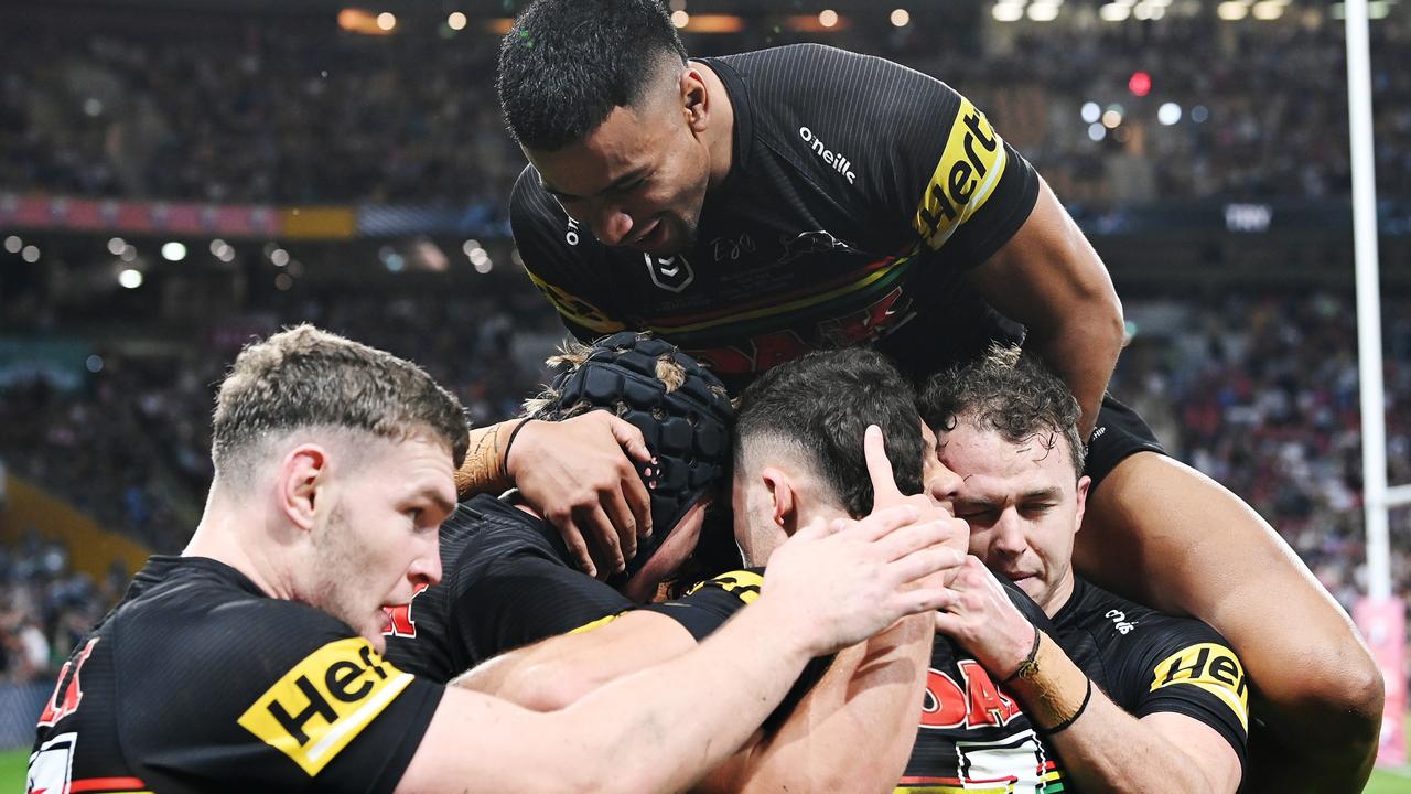 Panthers celebrate a try to Matt Burton (Photo by Bradley Kanaris/Getty Images)