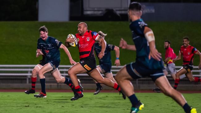 Mariners’ Vincent Silulu dashes downfield in the 2021 FNQ Rugby grand final at Barlow Park. Picture: Emily Barker