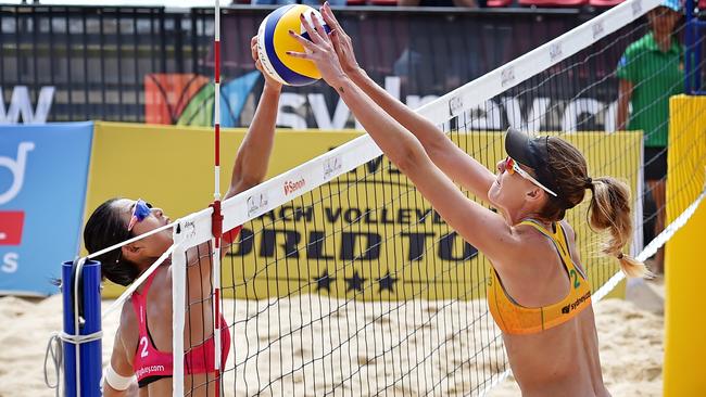 Australia's Nikki Laird wins a point at the net against Japanese player Hashimoto during Volleyfest on Manly Beach this year. Picture: Troy Snook