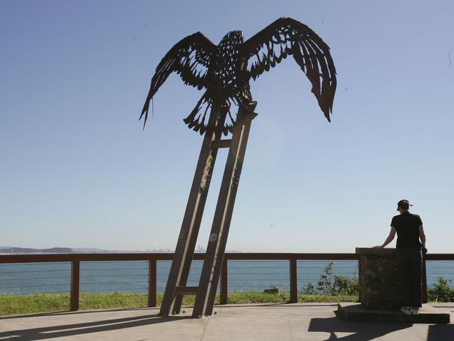 Pic for 'On Our Watch'. The eagle memorial atop Kirra hill.