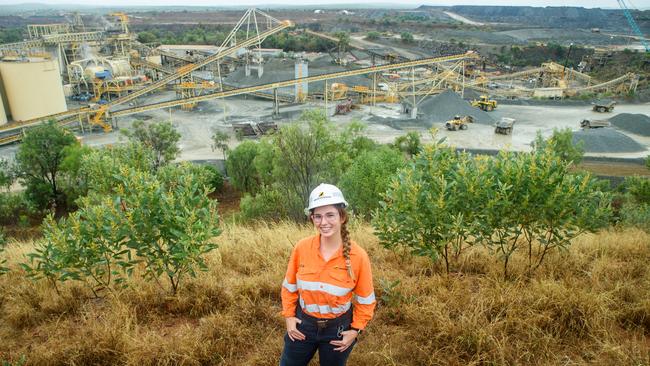 Road trip to the Qld country township of Ravenswood, near Charters Towers, to visit the Ravenswood Gold mine and talk to the locals about how the mining town is fairing. Jessica Smith, Environmental Adviser, Ravenswood Gold.