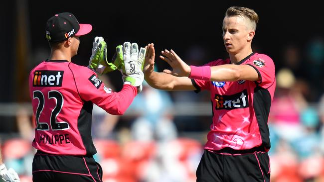 Tom Curran remains with the Sixers for at least a few more rounds. 