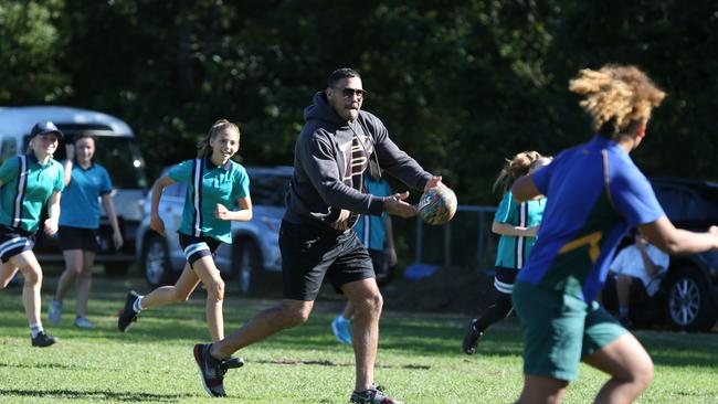 Hodges with Indigenous students at Des Connor Fields in Ashgrove. Picture: David Kelly