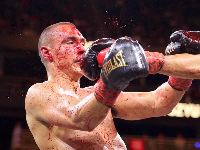 LAS VEGAS, NEVADA - MARCH 30: WBO junior middleweight champion Tim Tszyu (L) takes a punch from Sebastian Fundora during the ninth round of a title fight at T-Mobile Arena on March 30, 2024 in Las Vegas, Nevada. Fundora won Tszyu's title and a vacant WBC title by split decision.   Steve Marcus/Getty Images/AFP (Photo by Steve Marcus / GETTY IMAGES NORTH AMERICA / Getty Images via AFP)