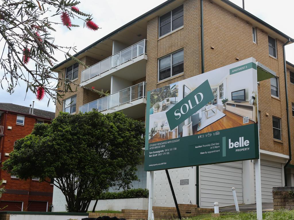 SYDNEY, AUSTRALIA - NewsWire Photos, SEPTEMBER, 28 2021: A view of a residential property with a "Sold" sign at Waverton on Sydney's North Shore. As many as one-in-five home buyers are potentially borrowing more than six times their income, prompting the Treasurer to consider stepping in to crackdown on home loans.  Picture: NCA NewsWire / Gaye Gerard