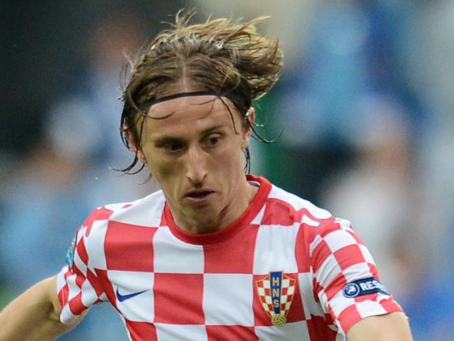 A combinatioan of file pictures shows Croatian midfielder Luka Modric (L) and Cameroon forward Samuel Eto'o. Cameroon and Croatia clash in Manaus on June 18, 2014 looking to put their troubles behind them and keep alive their hopes of making the World Cup knock-out rounds. AFP PHOTO/ FRANCISCO LEONG